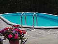 Swimmingpool mit Natursteinverkleidung